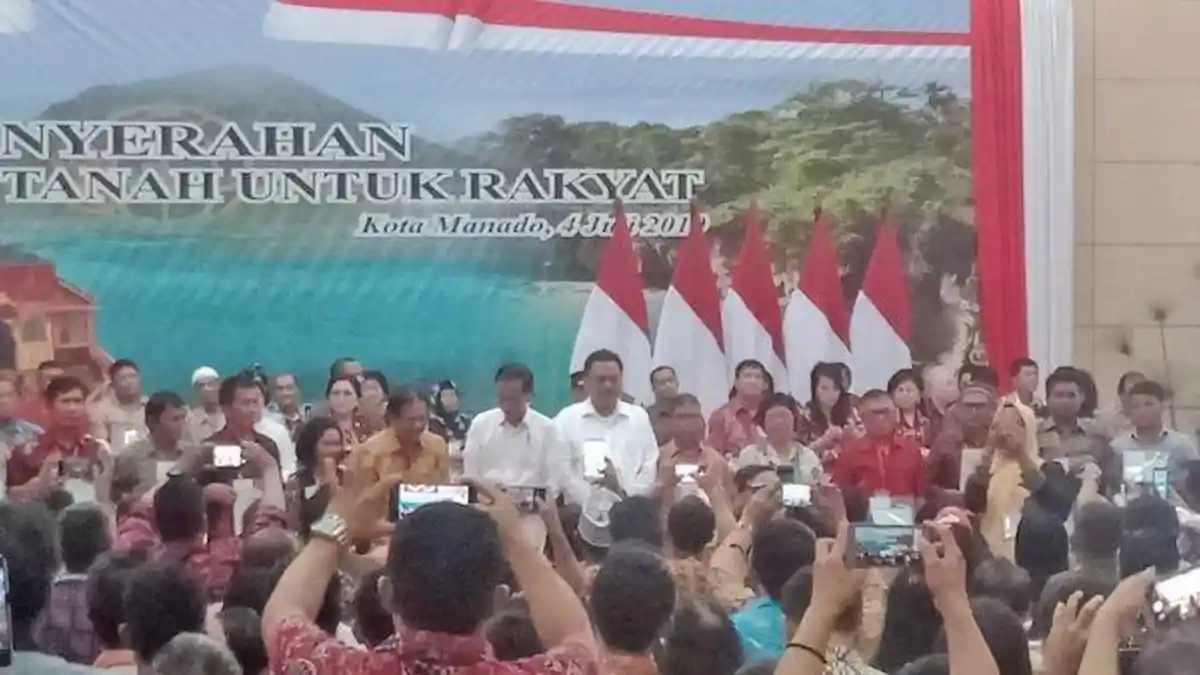 Jokowi Puji Gubernur Sulut, Lirik Olly Sambil Angkat Jempol
