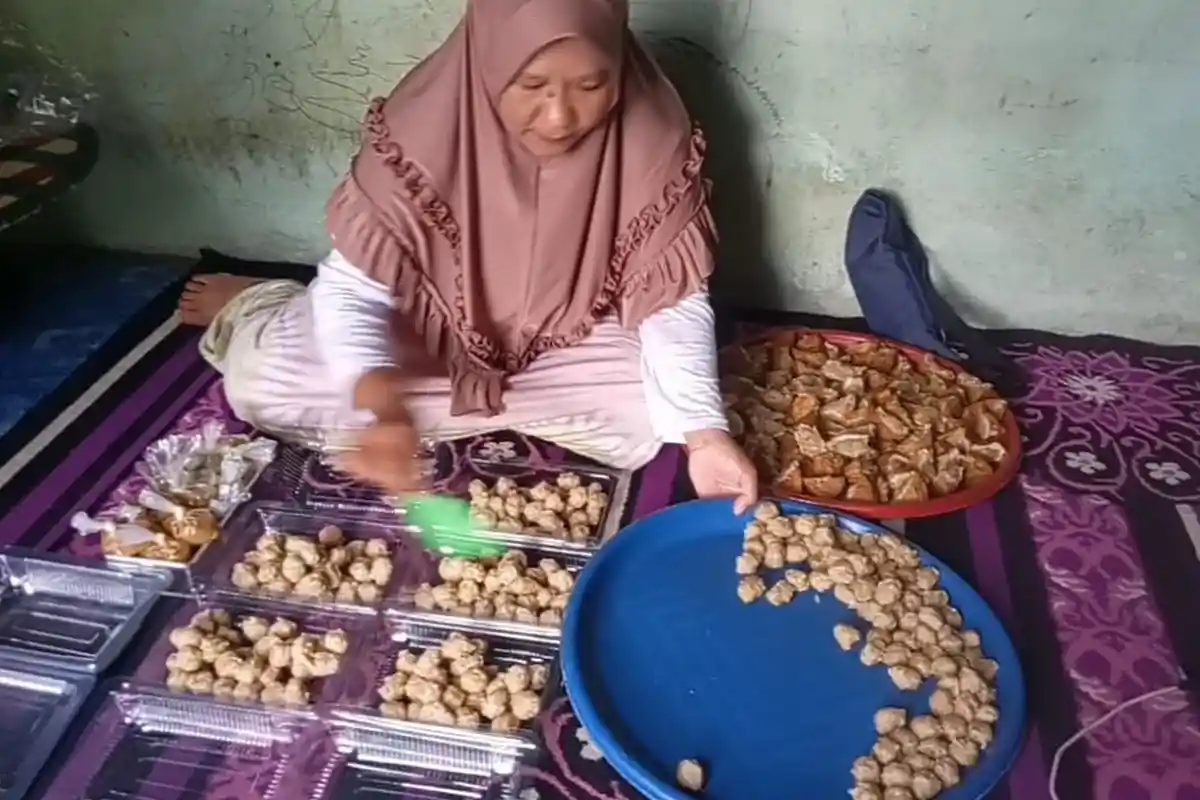 UMKM di Jambi Berjualan Bakso dengan Konsep Unik, Anti Mainstream Tapi Pangsa Pasarnya Menggiurkan