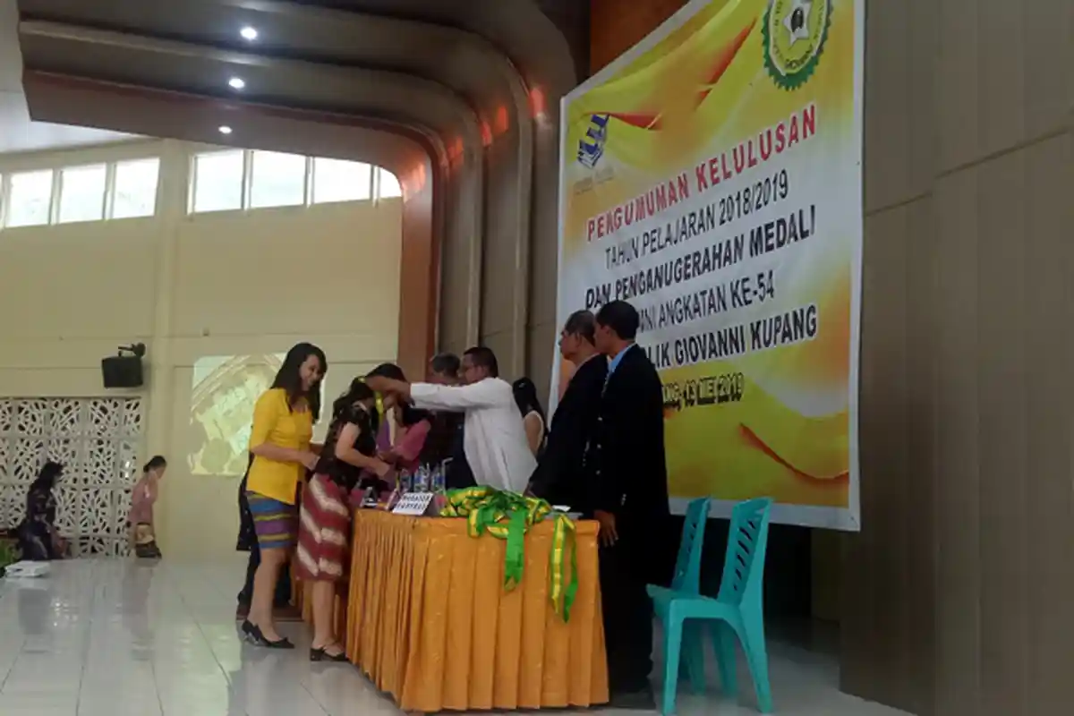 Ini Peringatan Keras Romo Yasintus untuk Para Siswa yang Lulus SMAK Giovanni Kupang