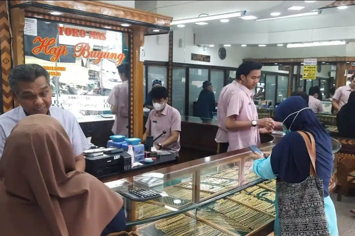 Harga Emas Naik 17/11/2025 - Emas Perhiasan Jambi Rp7,8 Juta per Mayam, Antam Rp2.351.000 per Gram