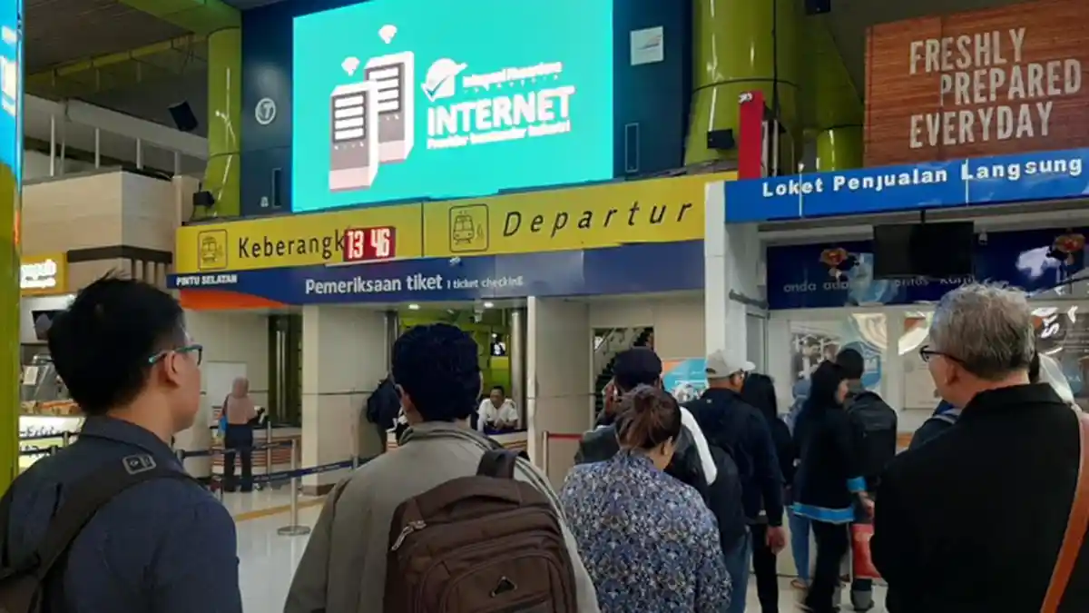 Terkait Virus Corona, Penumpang KAI di Stasiun Gambir Minta Hand Sanitizer Disediakan
