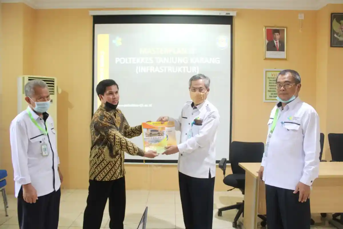 Serah Terima Masterplan IT Poltekkes Tanjungkarang 2020-2023 dengan PT Telecom Energie