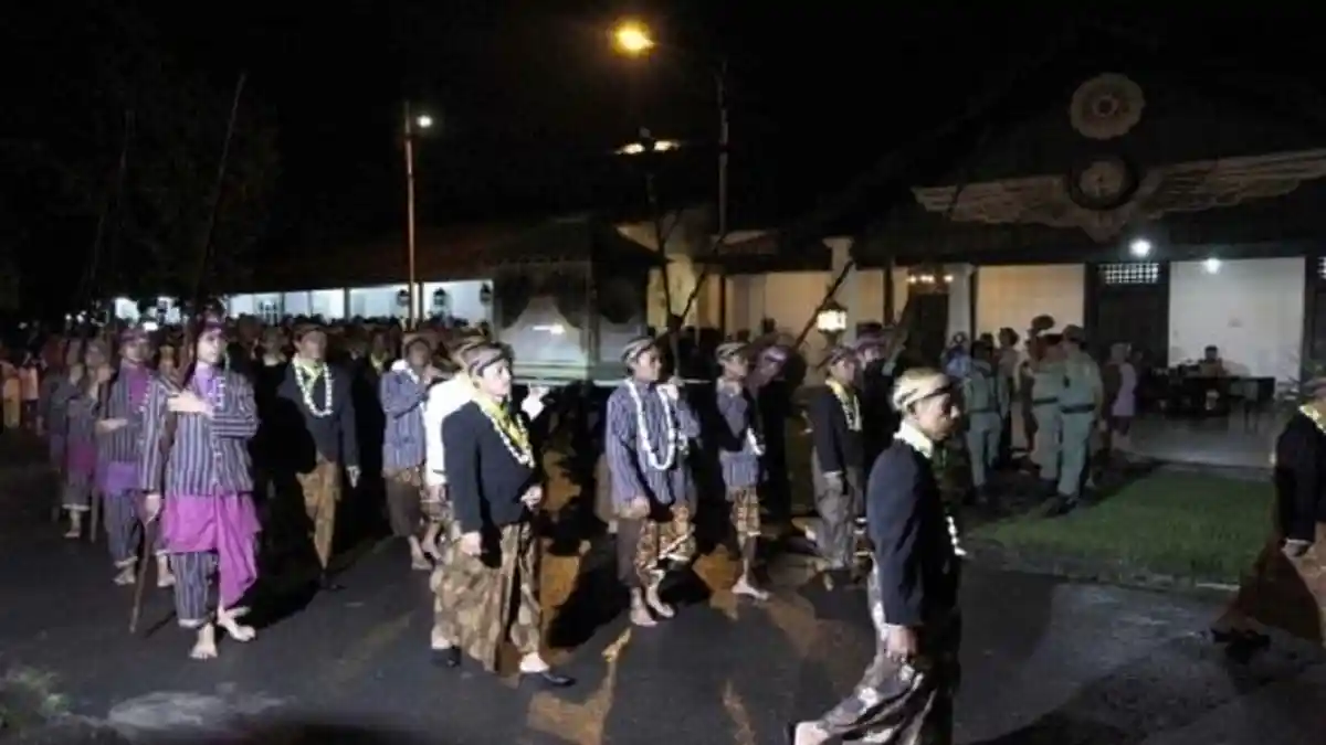Malam 1 Suro: Sejarah dan Asal-usul Istilah Suro dalam Penyebutan Bulan Muharram