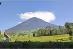 Gunung-Api-Dempo-Erupsi-Hembuskan-Abu-Vulkanik-Setinggi-1300-meter.jpg