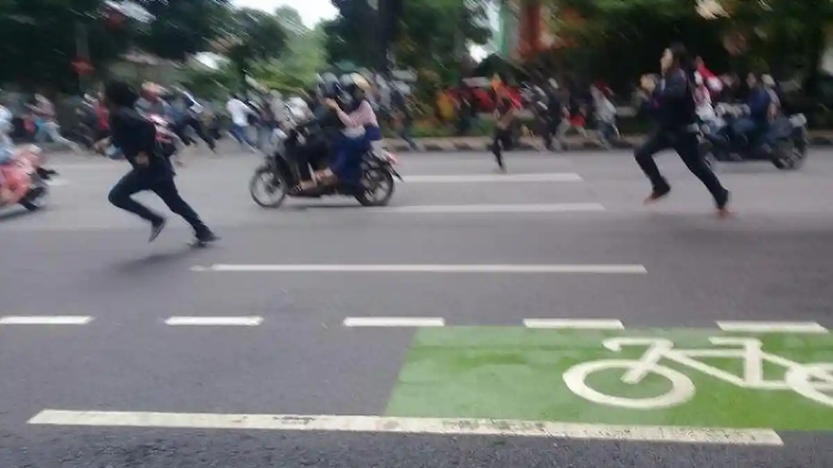 Massa Penolak Habib Rizieq di Makassar Panik dan Berlarian saat Kelompok Pro HRS Datang