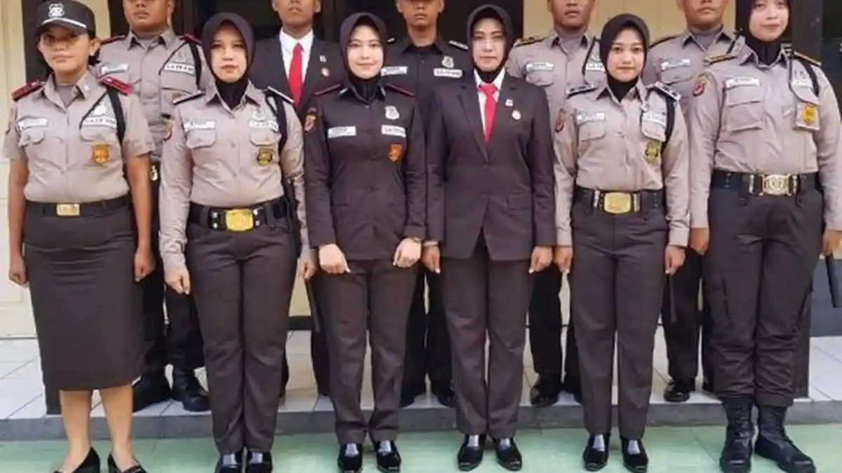 Kenapa Warna Seragam Satpam Kini Cokelat Mirip Polisi?