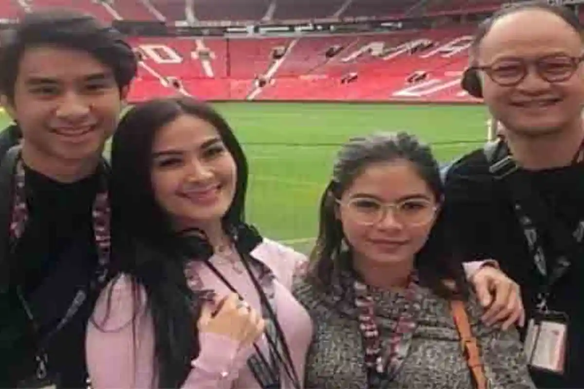 Putra Iis Dahlia Dikhabarkan Pindah Keyakinan, Suami Sang Biduan Ungkap Fakta, Singgung Sakit Hati