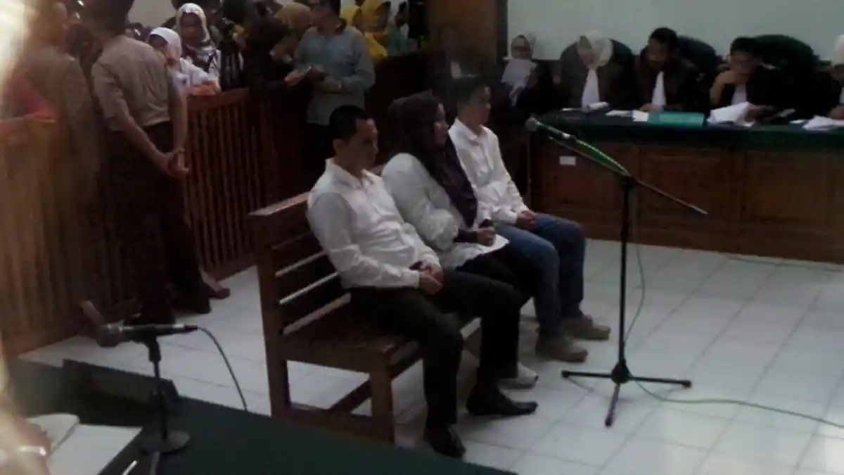 Begini Ekspresi Tiga Bos First Travel Saat Mendengar Dakwaan Jaksa
