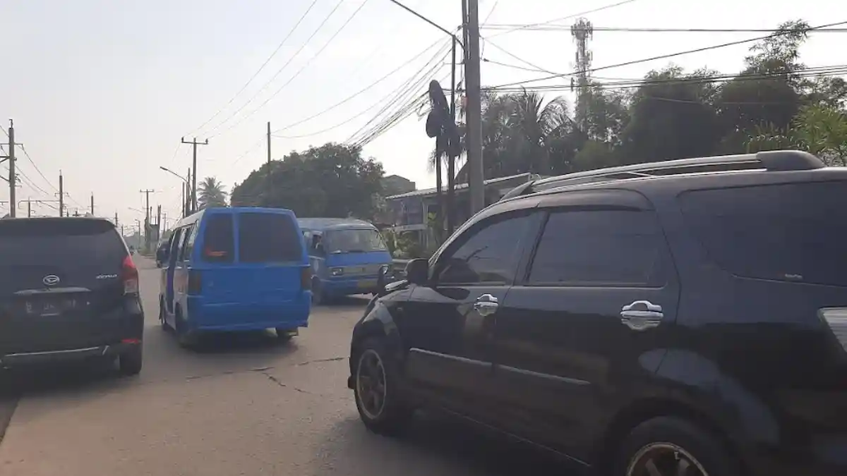 Arus Lalu Lintas di Jalan Raya Citayam Pagi Ini Lancar di Kedua Arah