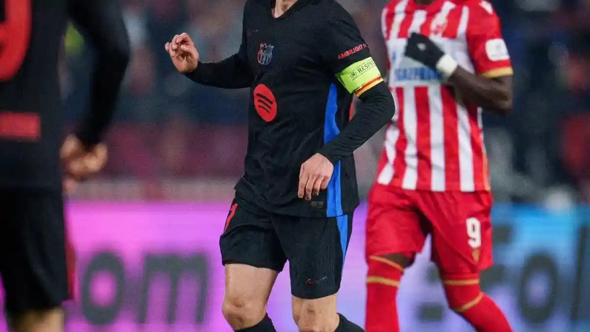 Bikin Ruang Ganti Barcelona Tak Harmonis, Hansi Flick Menganggap De Jong Pemain ‘Beracun’