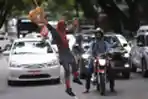 ketika-spider-man-bergelantungan-di-jalan-brasil_20220325_073024.jpg