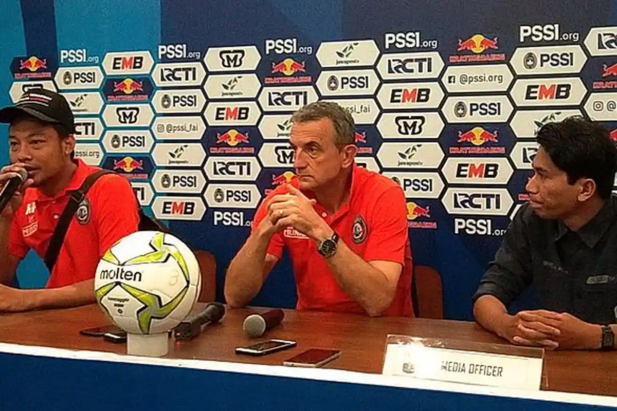 Disingkirkan Persib Bandung, Milo Nilai Arema Bermain Lebih Bagus, 