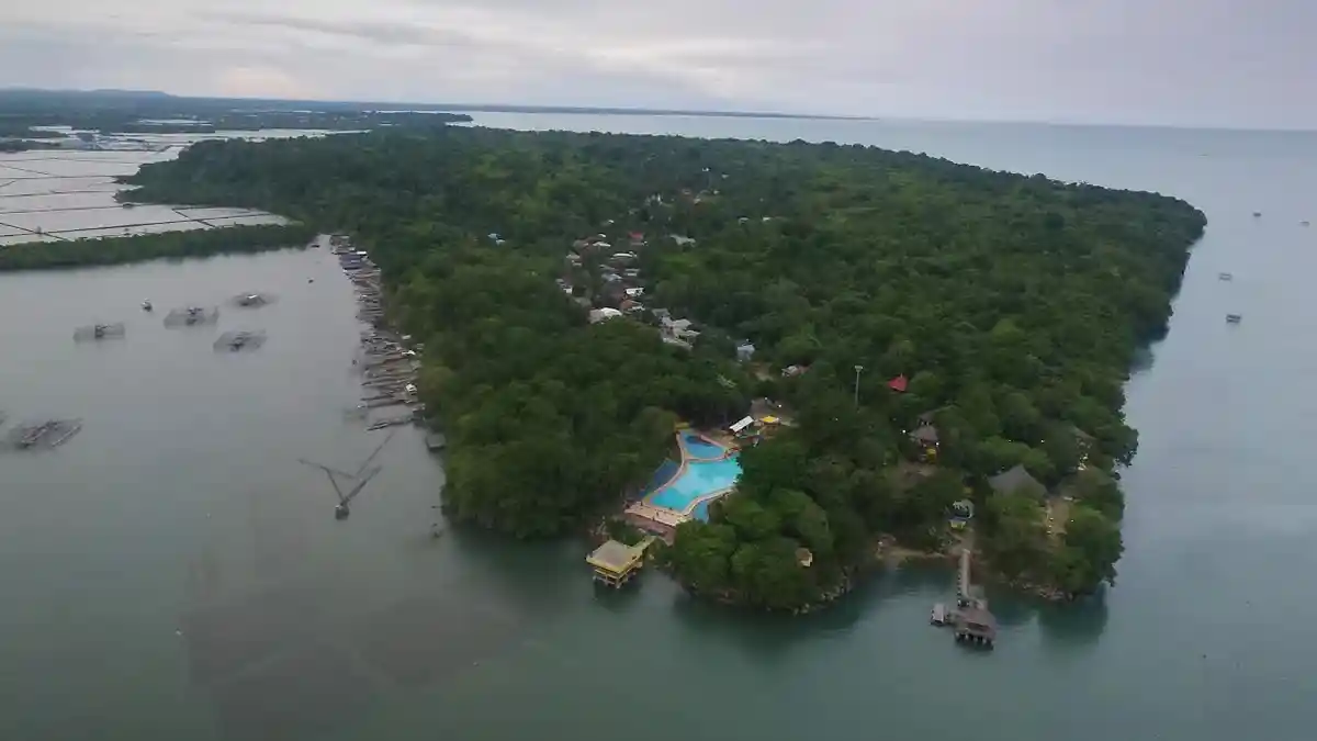 Foto-foto Wisata Waterpark Tanjung Pallette dan Laut Teluk Bone - wat6_20180117_001835.jpg