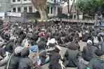 BREAKING-NEWS-Ratusan-Mahasiswa-Kembali-Demo-di-Depan-Gedung-DPRD-Kota-Malang.jpg