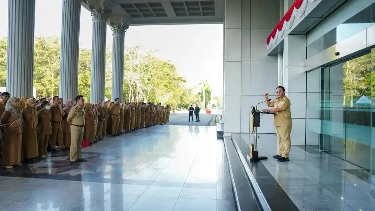 Apel Perdana Usai Libur Tahun Baru, Pj Gubernur Andap: Realisasikan Resolusi 2024, Sultra BerAKHLAK