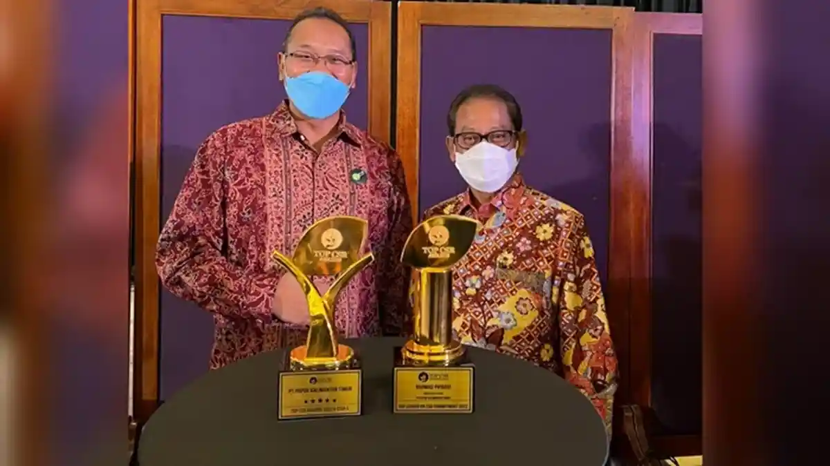 Komitmen TJSL PKT Raih Dua Penghargaan TOP CSR Awards 2022