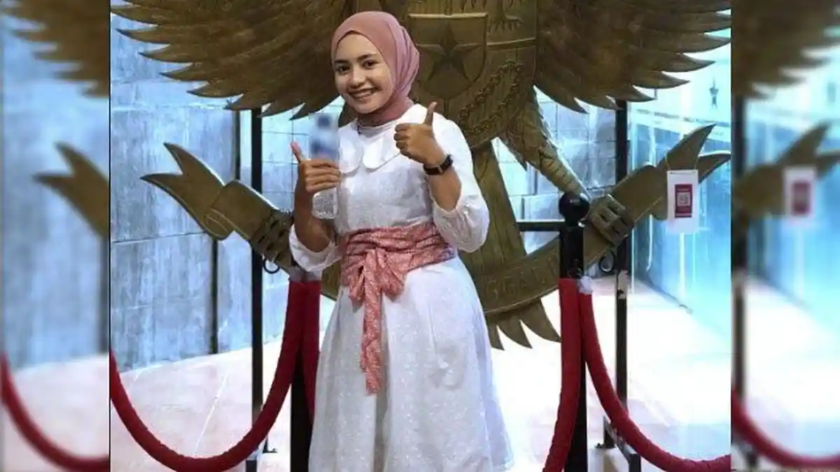 6 FAKTA Wiwin Dwi, Guru Muslim yang Mengajar di SMA Kristen Bhaitani ...