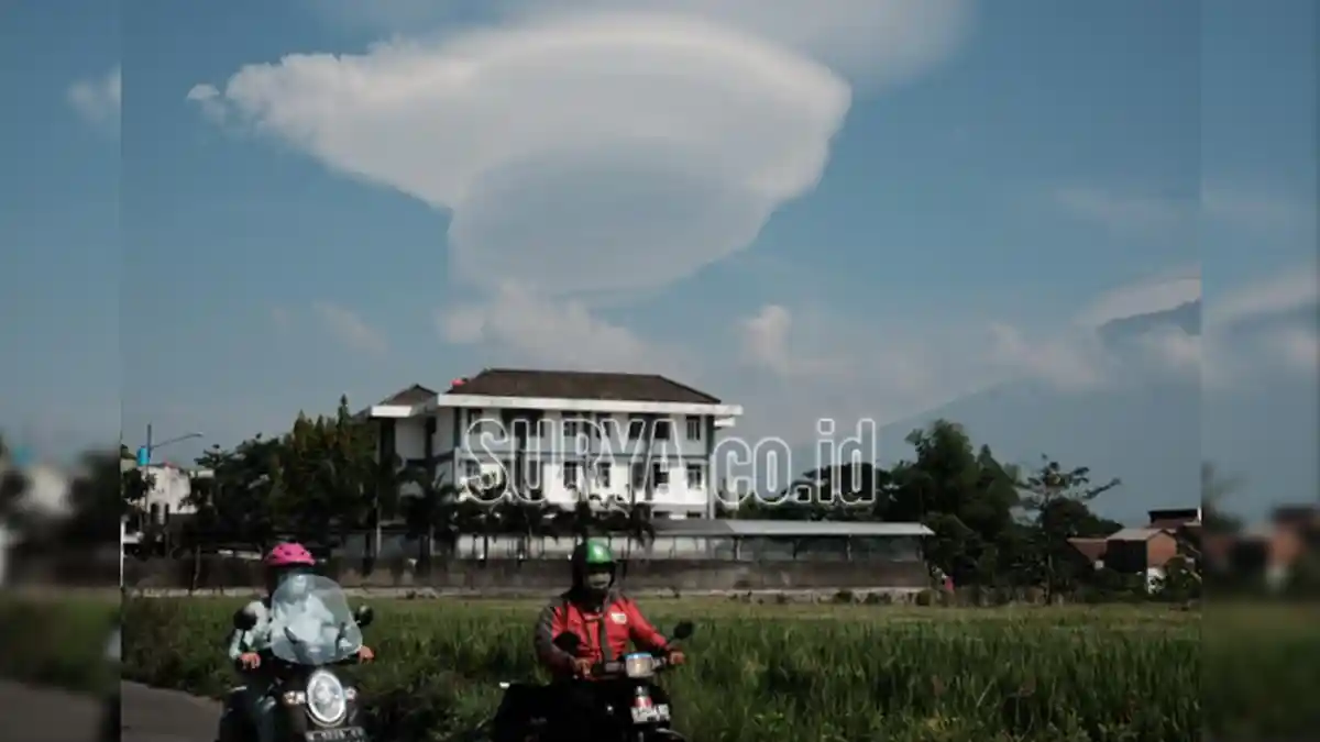 Penampakan Awan Unik di Dekat Gunung Arjuno, Bentuknya Seperti Pusaran Arus