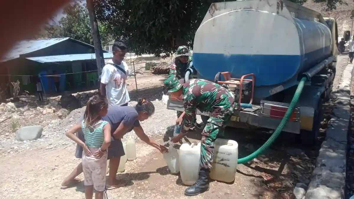 Bantuan Air Minum dari Satgas Pamtas Yonif Raider 142/KJ Terus Mengalir