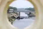 Alat Berat Mengeruk Lumpur BKT Cipinang