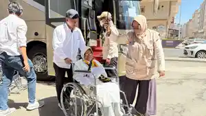 PENGGUNA-KURSI-RODA-Jemaah-haji-asal-Indonesia-saat-tiba-di-Makkah-2.jpg