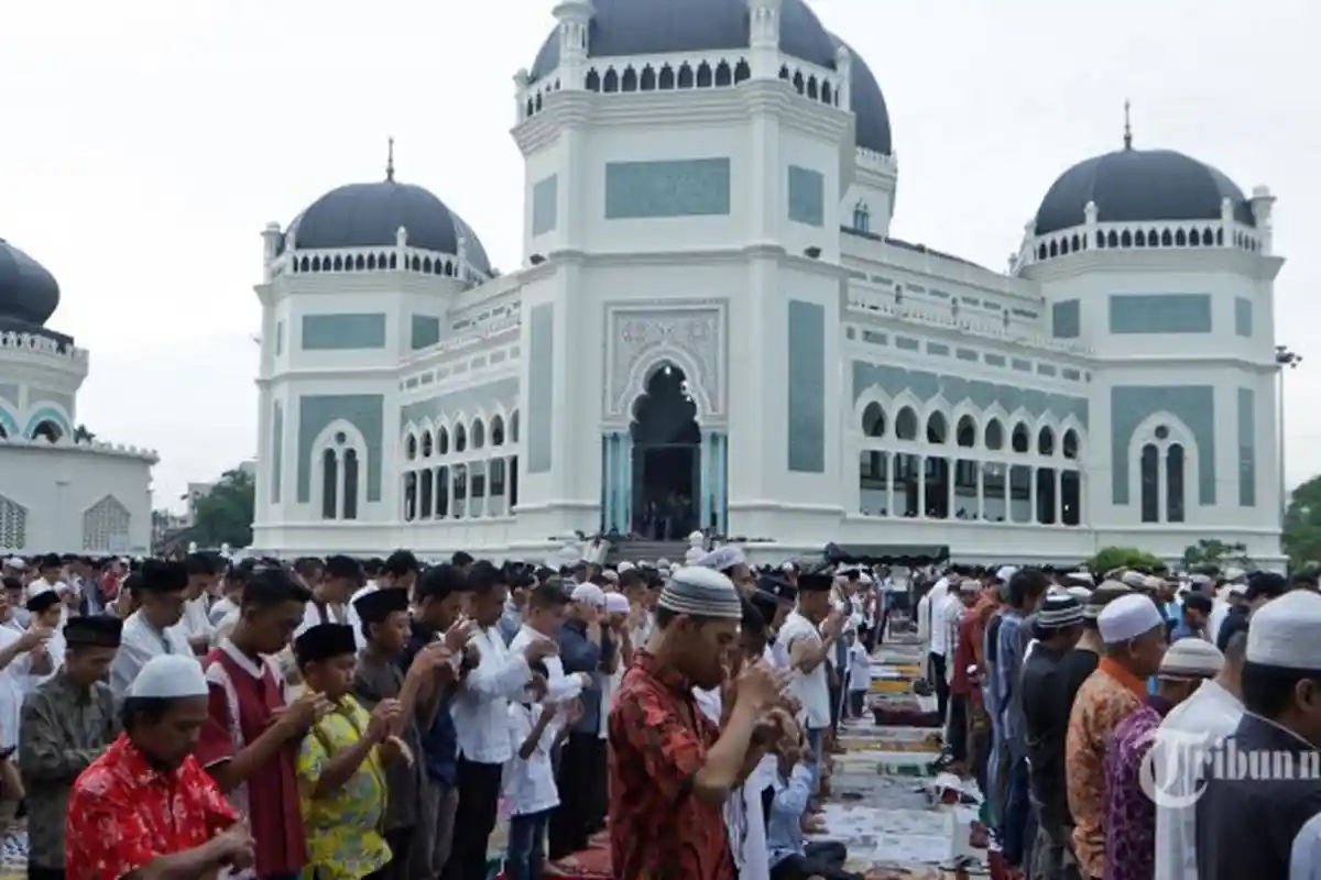WAJIB TAHU! Inilah 5 Hal yang Disunnahkan Pada Hari Lebaran, Selain Makan Sebelum Sholat Idul Fitri