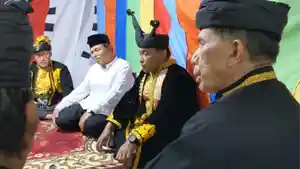 Mantan-Wali-Kota-Baubau-Ahmad-Monianse-hadiri-pemakaman-Sultan-Buton-ke-40.jpg