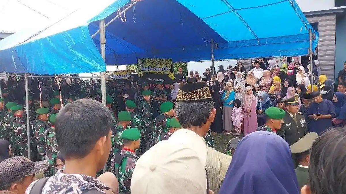 Berisiko Tinggi, Warga Diminta Libatkan Petugas PLN Jika Alami Permasalahan Listrik