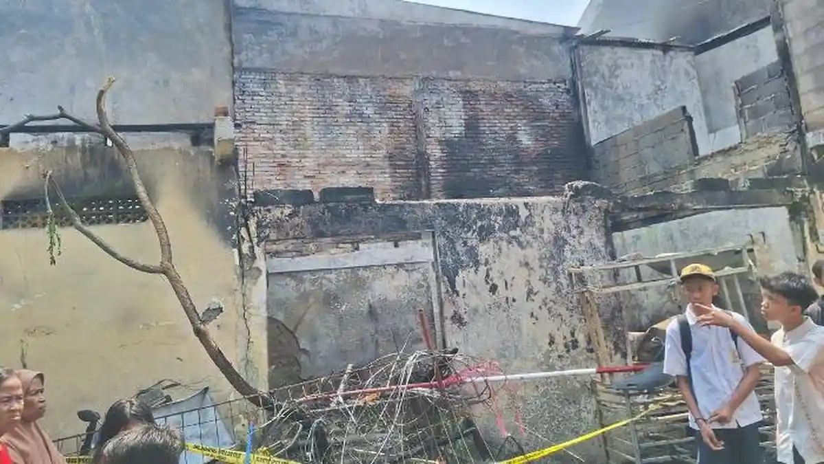Masuk ke Kobaran Api untuk Selamatkan Anak dan Istri, Sekeluarga Meninggal Terbakar Berpelukan