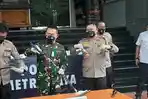 kapolda-metro-jaya-irjen-fadil-imran-didampingi-pangdam-jaya-mayjen-tni-dudung.jpg