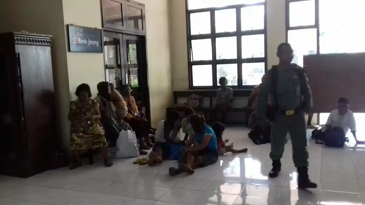 Satpol PP Kota Solo Tangkap 20 Pengemis dan Pengamen di Area Car Free Day
