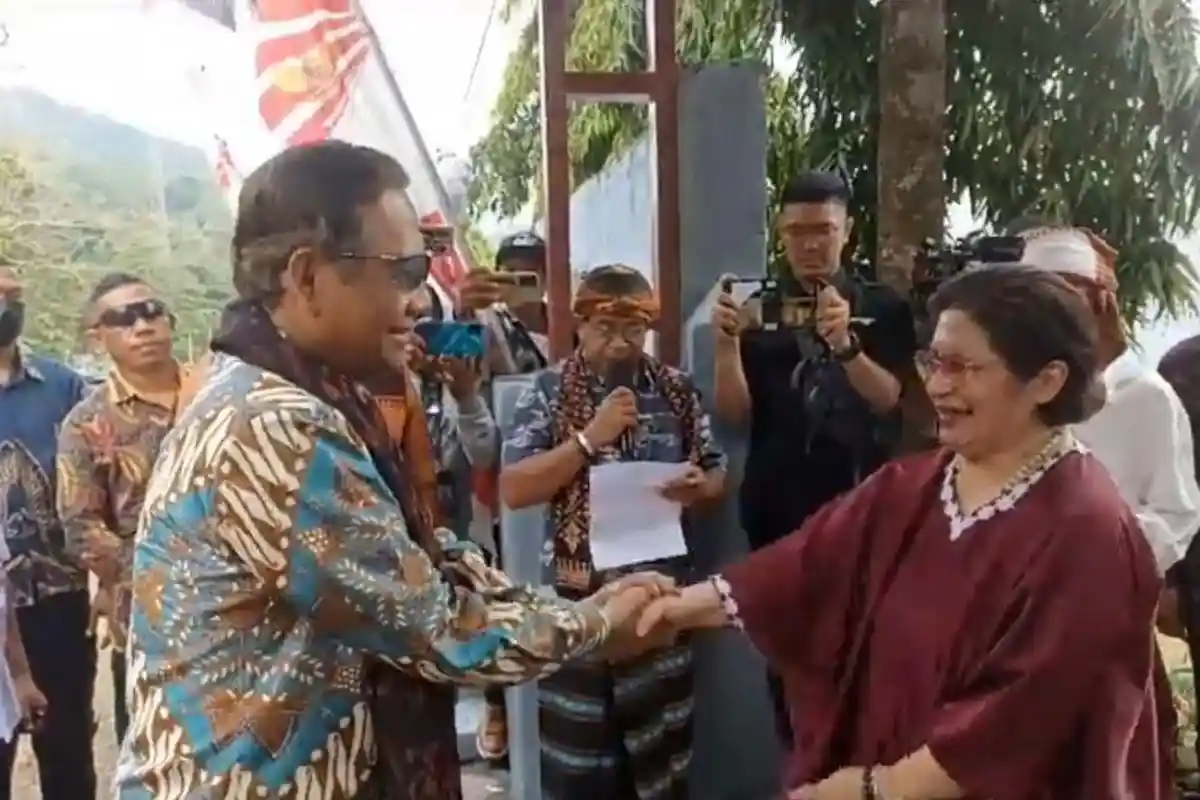 Mahfud MD Tiba di Lekebai Sikka Kunjungi Keluarga Almarhum Frans Seda