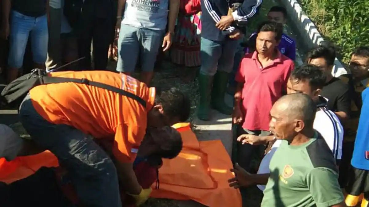 Kakek 70 Tahun Tewas Mendadak saat Kayuh Sepeda di Jalan Raya Desa di Situbondo