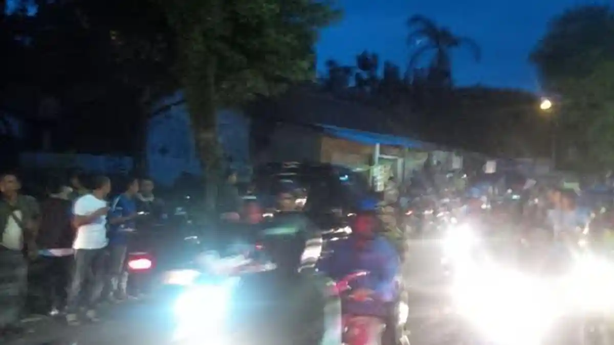 Merasa Menang, Ratusan Massa Pendukung Asip-Arini Gelar Konvoi