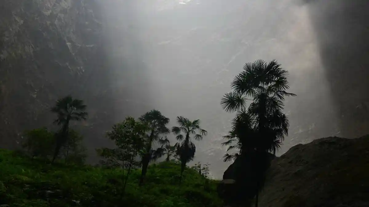 Bagai Surga Tersembunyi, Pemandangan Indah Ini Ada di Balik Kedalaman Gua