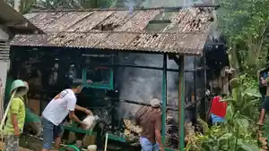 rumah-lansia-di-pangandaran-terbakar-08112025-1.jpg