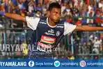 striker-arema-fc-rivaldi-bawuo-vs-ps-tira-di-stadion-kanjuruhan-kabupaten-malang_20180715_163621.jpg