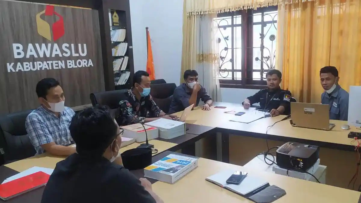Bawaslu Jateng Lakukan Supervisi Progres Penyusunan Buku Sejarah Pengawas Pemilu di Kabupaten Blora