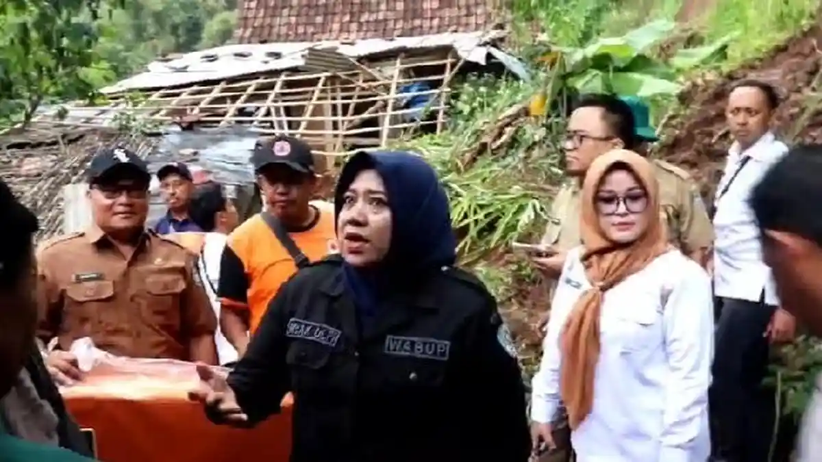Perbaikan Rumah yang Tertimpa Longsor di Situbondo Ditanggung Pemkab