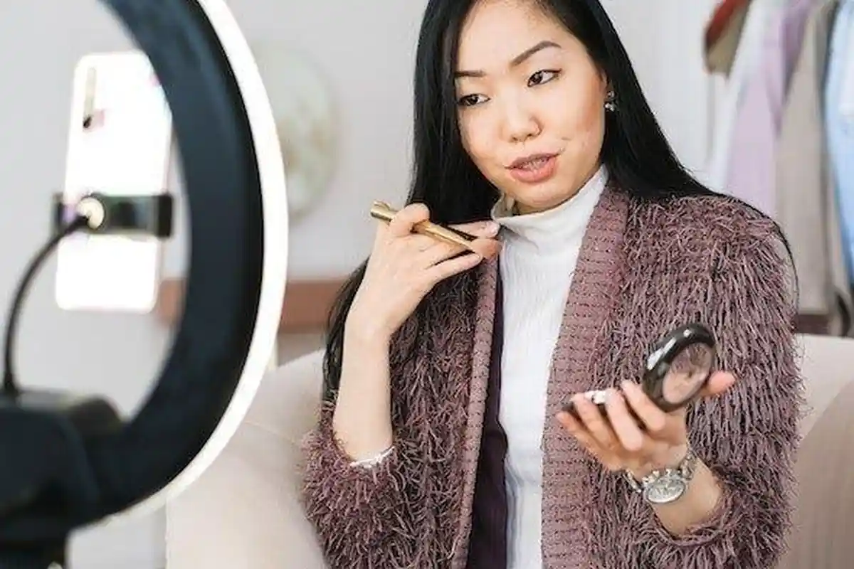 Dari Hobi Jadi Profesi: Panduan Lengkap Menjadi Kreator Digital Berpenghasilan Tinggi!