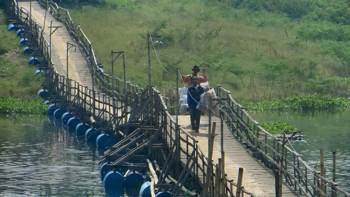 Bisnis Jembatan Penyeberangan Warga di Saguling, Setahun Bisa Terkumpul Setengah Miliar
