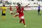 Gunansar P Mandoen Lakukan Selebrasi Usai Cetak Gol