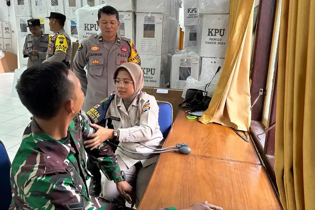 Polresta Pati Beri Layanan Kesehatan Buat Jaga Kondisi Petugas Pengamanan Pemilu Agar Tetap Prima