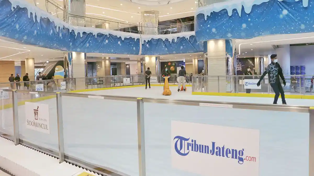 Tebar Pesonamu Bermain Ice Skating di Tentrem Mall Semarang, Newbie Tak Perlu Takut, Ada Pelatihnya