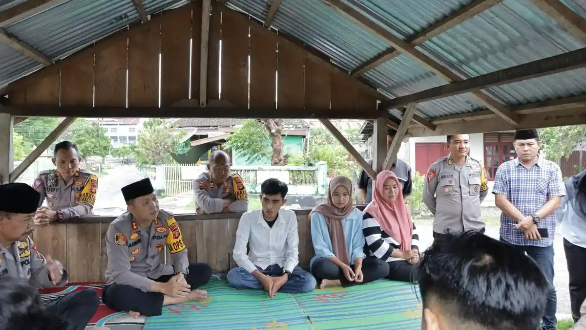 Jumat Curhat, Kapolres Pesisir Barat Polda Lampung Sambangi Masyarakat Kuala stabas