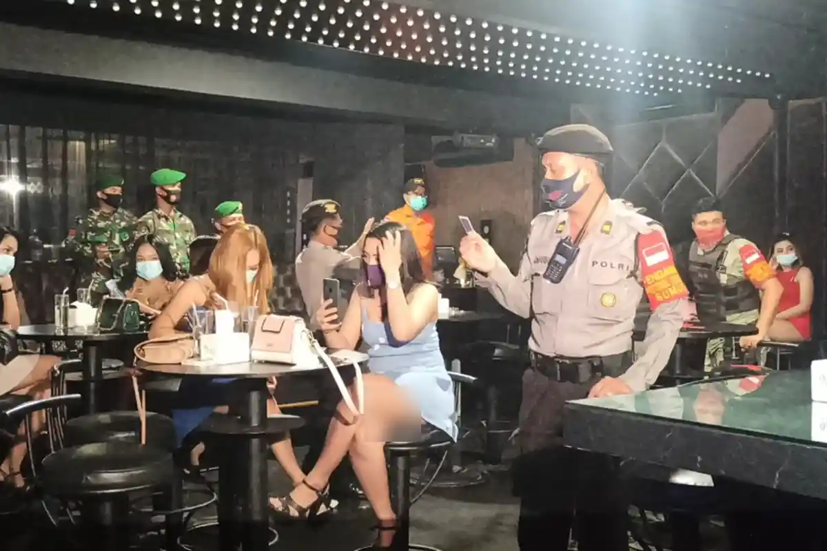 Satgas Covid-19 Warning Tempat Hiburan Malam tak Jaga arak, Temukan Remaja Bawa Esktasi saat Razia