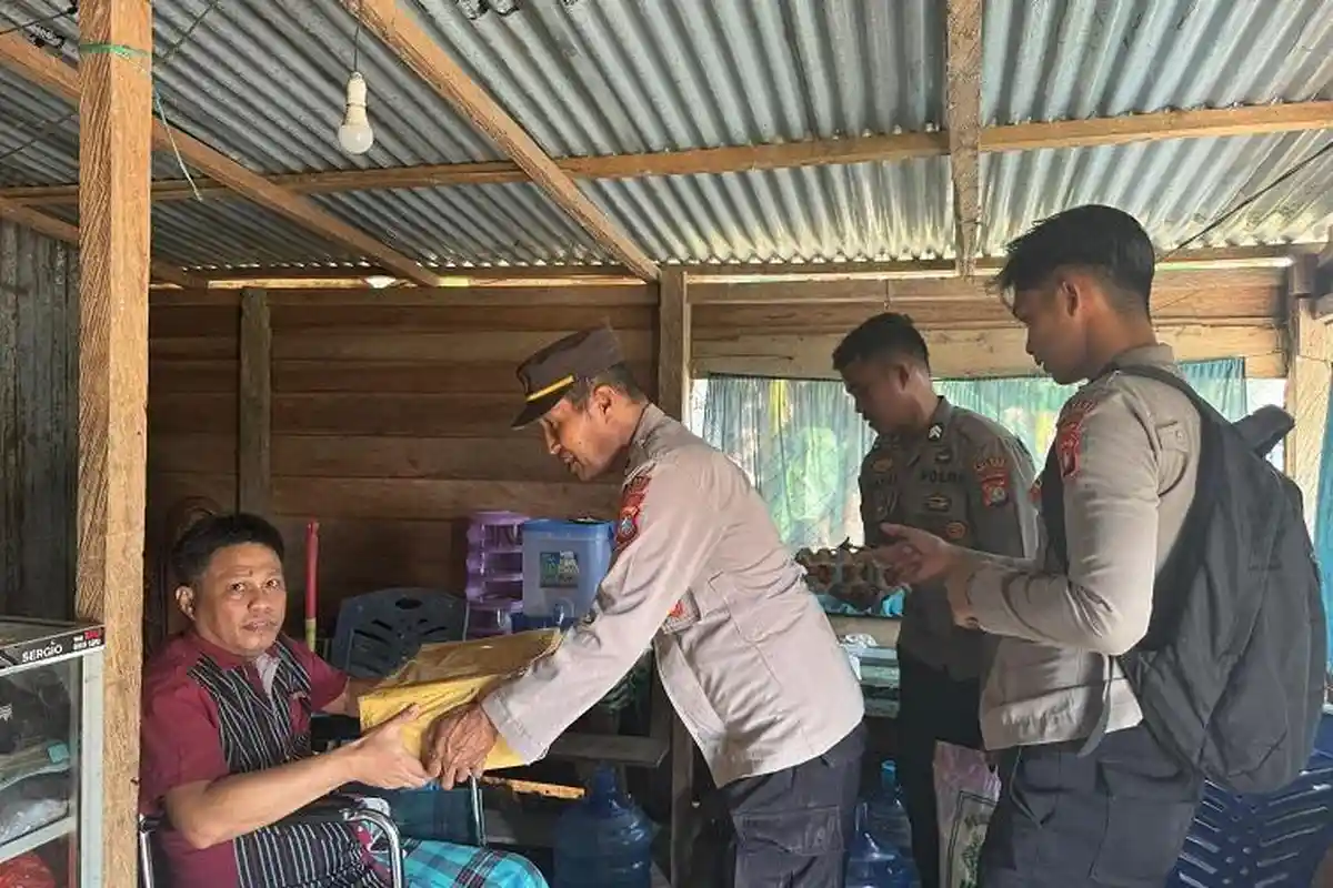7 Tahun Tak Bisa Jalan, Pria di Mamuju Tengah Dapat Santunan dari Kepolisian