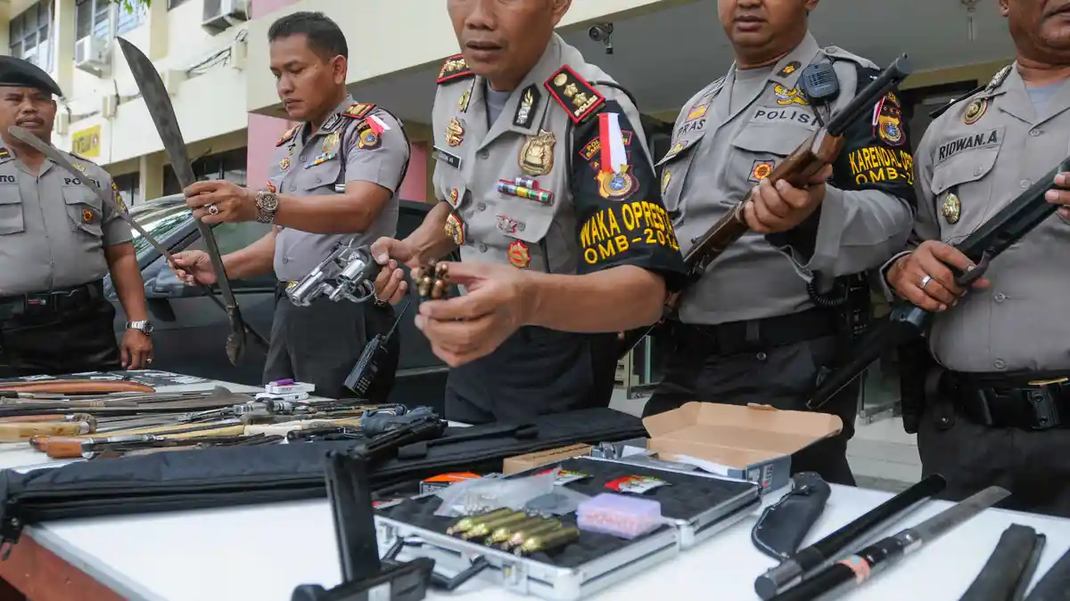 Bawa Badik di Pinggang, Buang Dijebloskan ke Tahanan Polisi