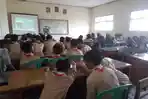 Ribuan-siswa-SMP-di-Brebes-mengikuti-nobar.jpg