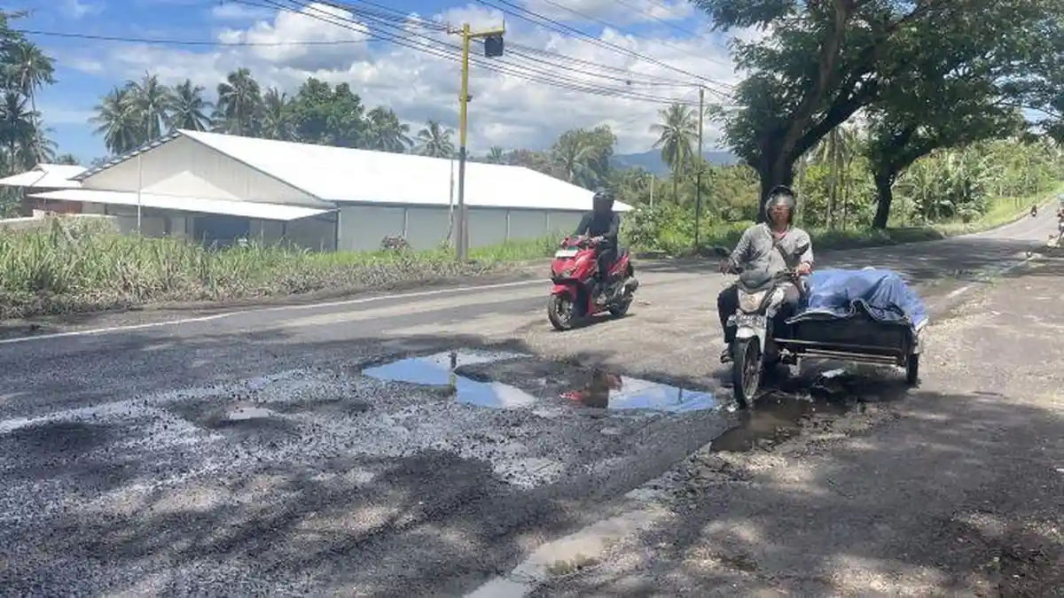 Jalan Nasional Trans Manado Bitung di Minut Rusak dan Banyak Lubang, Bisa Sehari 5 Kecelakaan